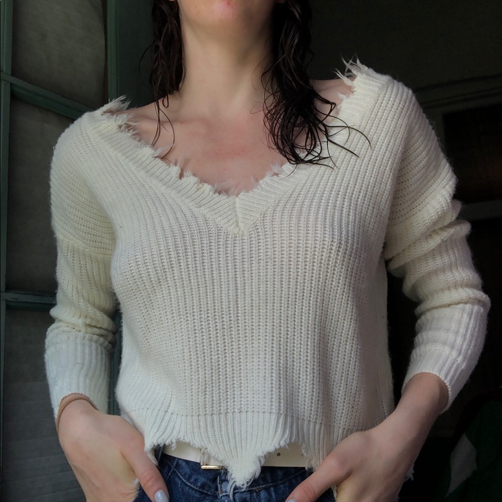 White wide V knit sweater